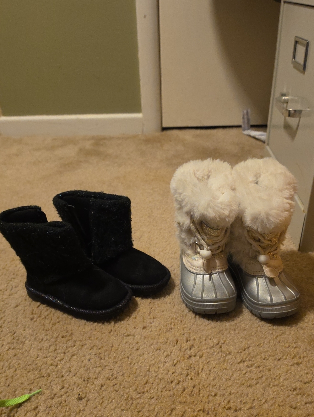 London Fog Kids Winter Boots in Cream and Black